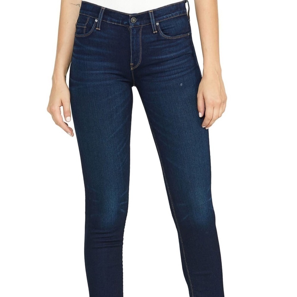 Hudson dark wash straight leg jeans. Waist 30”length 29” size tag says 18.
C